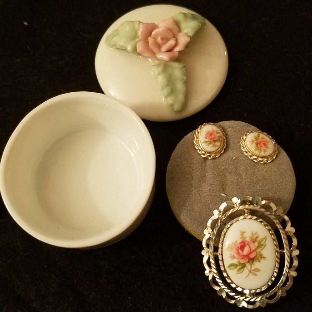 Painted rose on porcelain brooch and matching earrings in silver frames